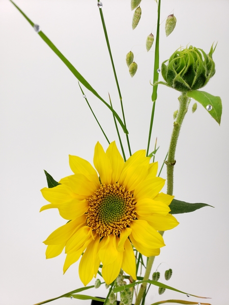 Easy to craft sunflower and grass flower arrangement
