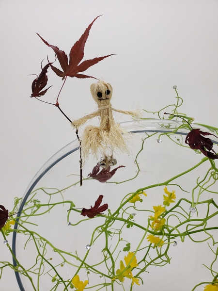 How to make a ghost from ripped foliage for floral art