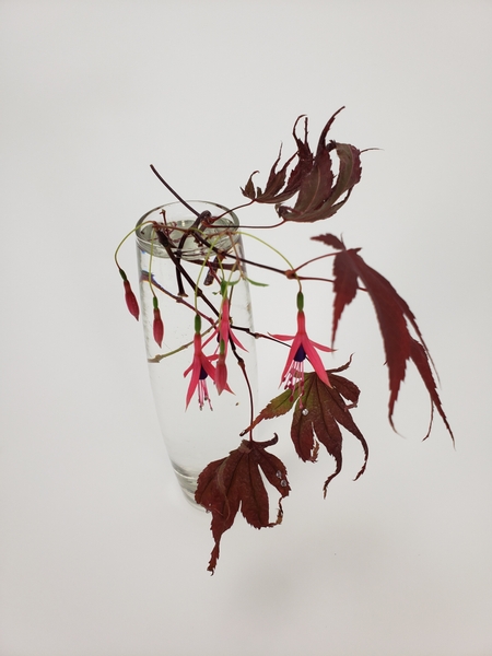 Minimal floral styling for autumn leaf displays