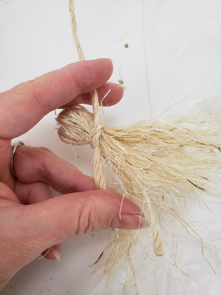Secure the head with a sisal knot