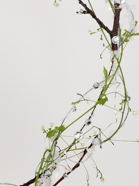 Barely there sustainable floral design details for a minimal Christmas