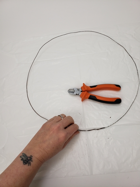 Shape wire into a circle