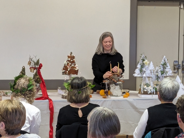 Floral demonstration by Christine de Beer