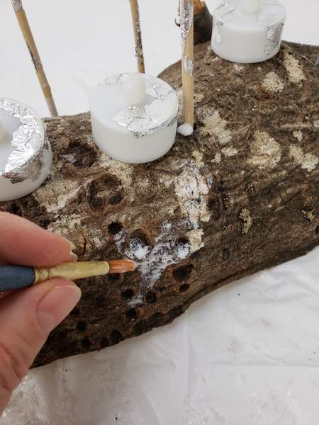 Paint the bark with wood glue