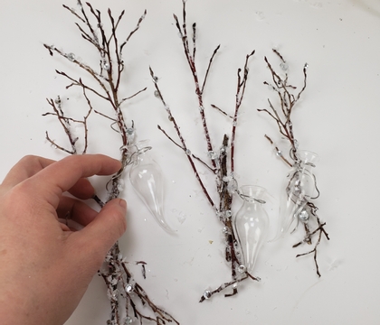 Magnetic silverleaf bell and snowy twig clusters to suspend your flowers in a display