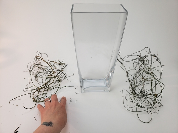 Match the tangles so that it fits on either side of the display container