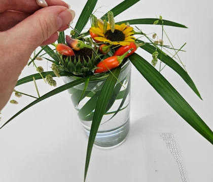 Palm twirl with a hidden double knot grid support that hold even heavier flowers in place