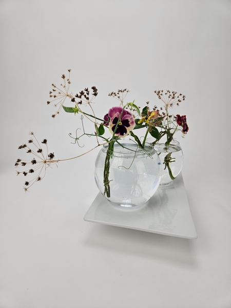 How to make a flower arrangement with a few stems of flowers