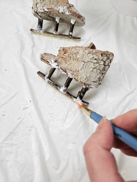 Paint the skates with wood glue