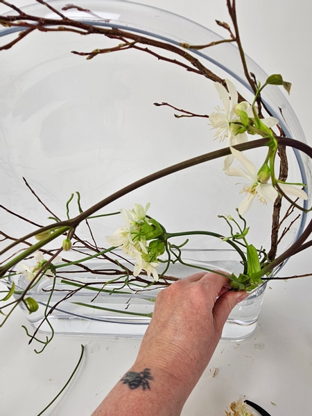 Slip the vine into the round container