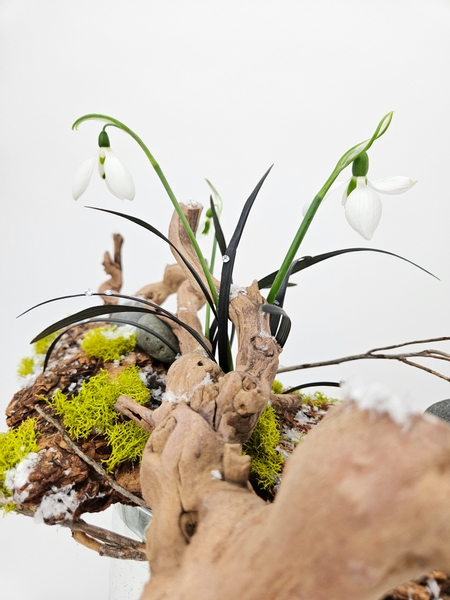 All natural floral mechanics for a delicate flower display in a glass vase