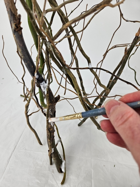 Paint the stems with wood glue