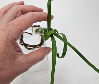 Tiny wreath to balance a water tube… with a twist