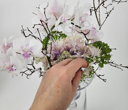 Upside down stopper-topper