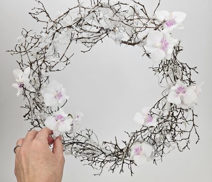 Snow Dipped Twig Christmas Twinkle Wreath
