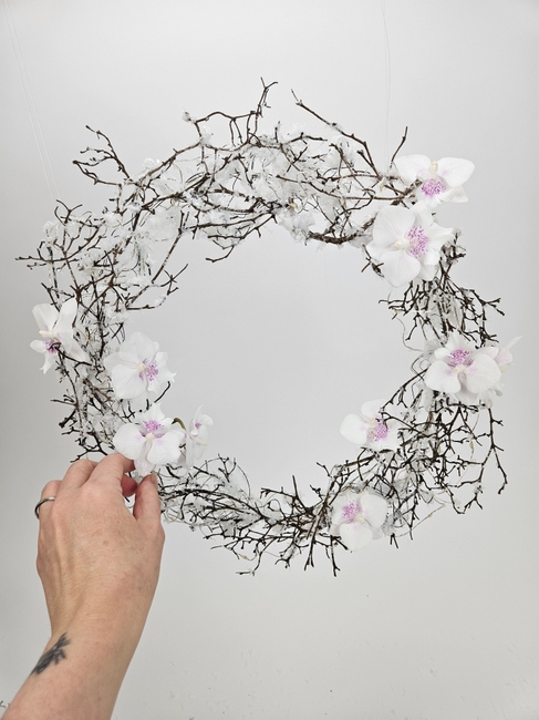 Snow Dipped Twig Christmas Twinkle Wreath