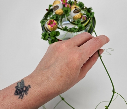 Spiral ripple grass armature that can balance chocolate Easter Eggs